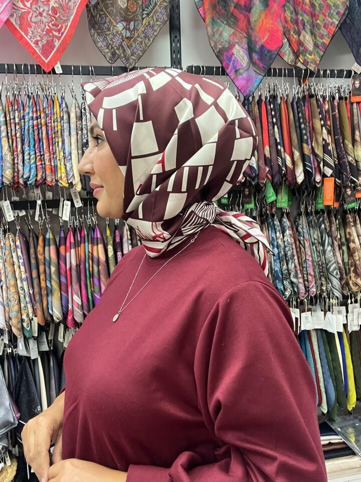 BELLİ GEOMETRİK DESEN TWİL İPEK EŞARP 1188