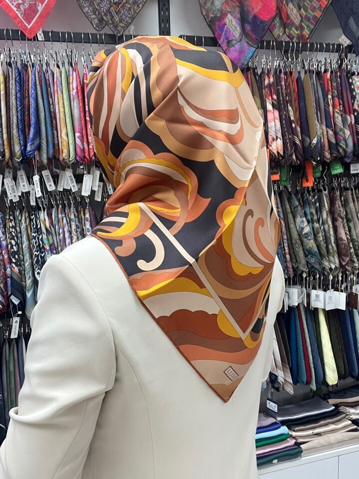 BELLİ SOYUT DESEN TWİL İPEK EŞARP 1191 HARDAL