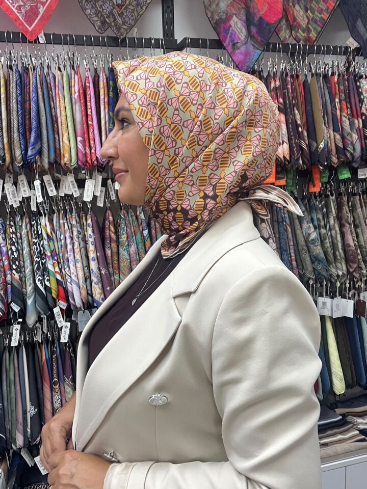 BELLİ KELEBEK DESEN TWİL İPEK EŞARP 1189 PEMBE