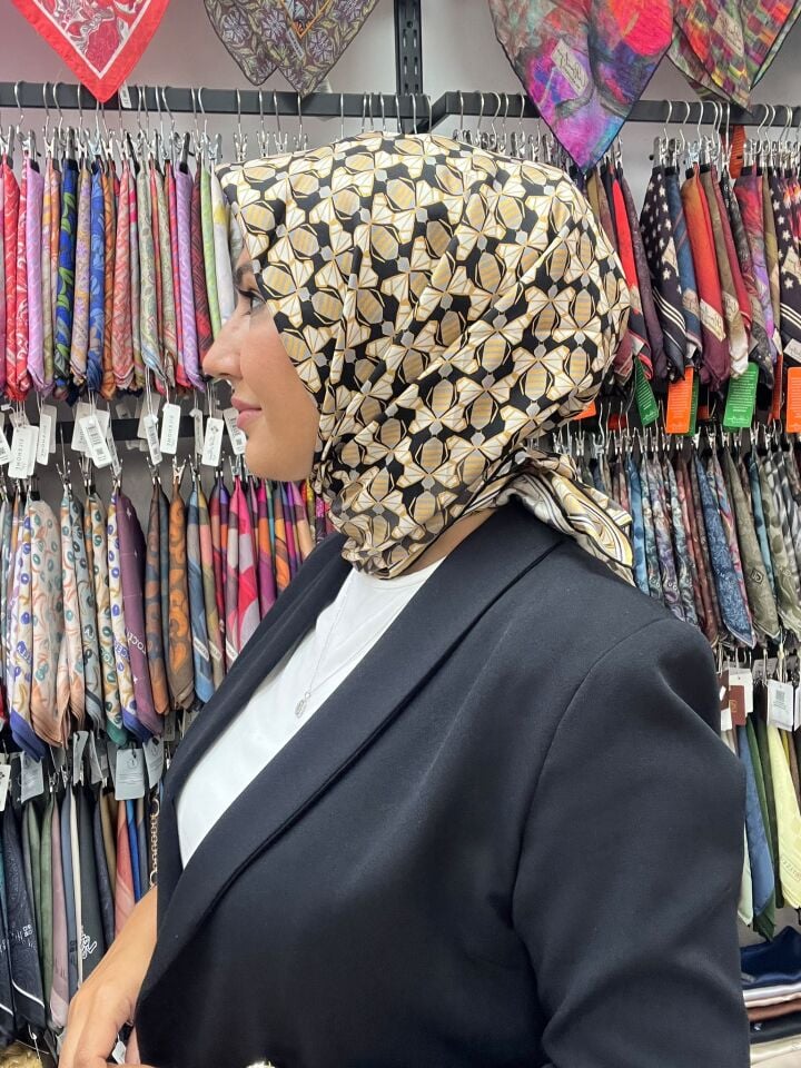 SİYAH