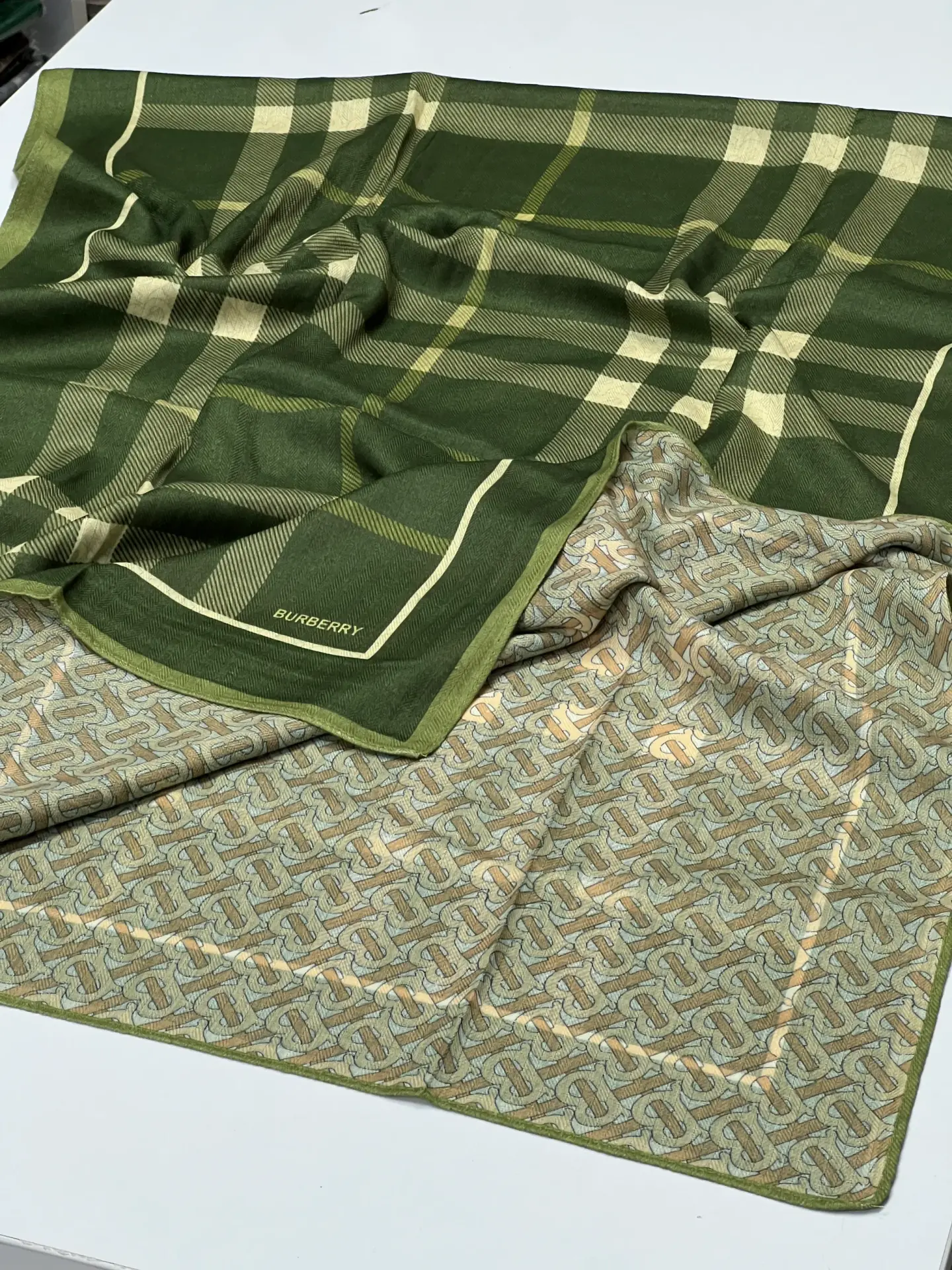 Burberry çift yönlü kaşmir pamuk ipek şal HAKİ SOMON