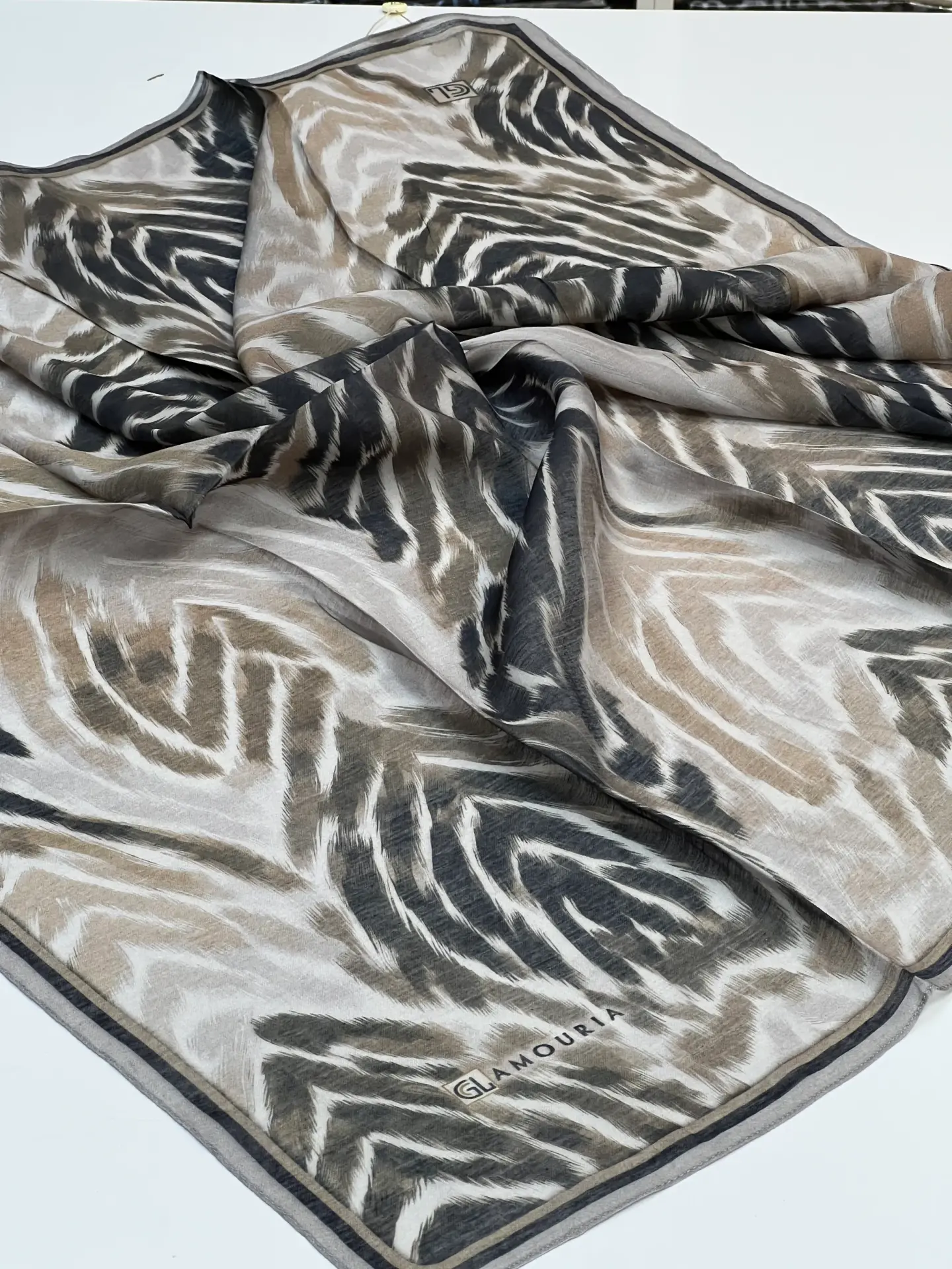 GLAMORİA ZEBRA DESEN MODAL İPEK EŞARP 1098 GÜMÜŞ