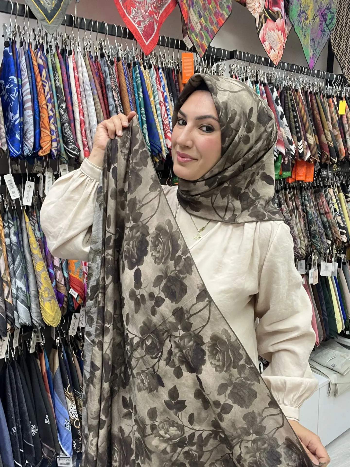 GLAMORİA GÜL DESEN TENSEL EŞARP 1132 MODEL 1