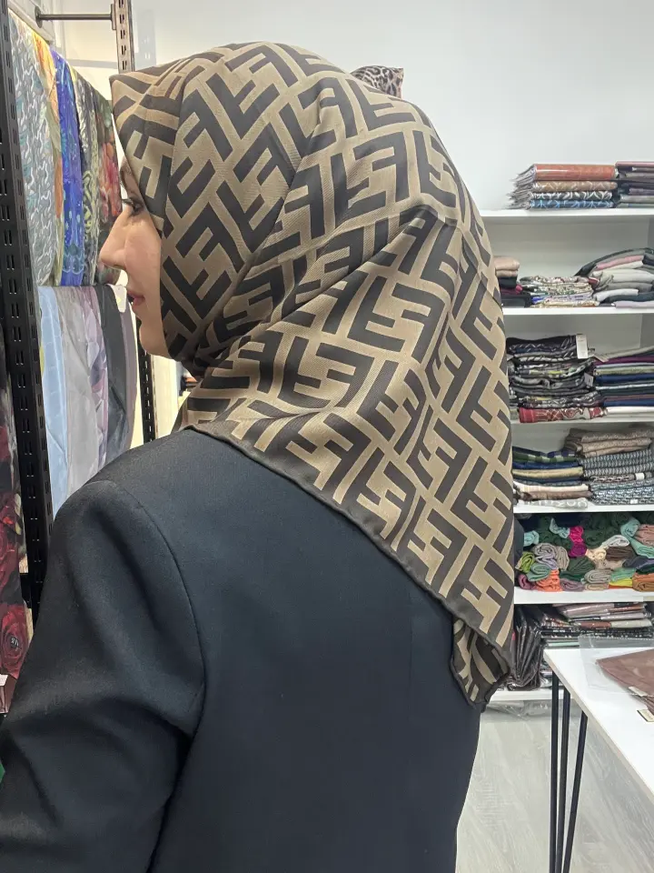 F desen ithal twil eşarp 1050 KAHVERENGİ