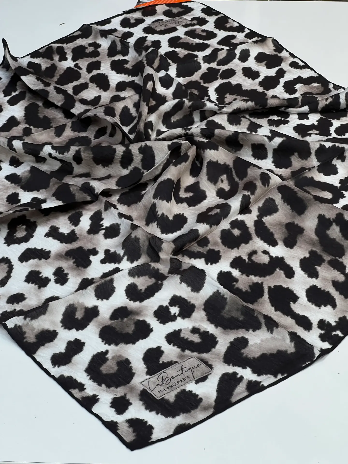 LA BOUTİQUE GÜZ SERİSİ LEOPAR DESEN EŞARP 1135